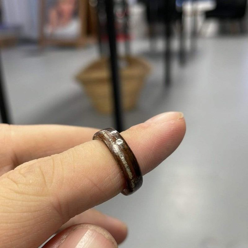 Bague en bois, béton, argent sterling et diamant canadien 1,5 mm personnalisée