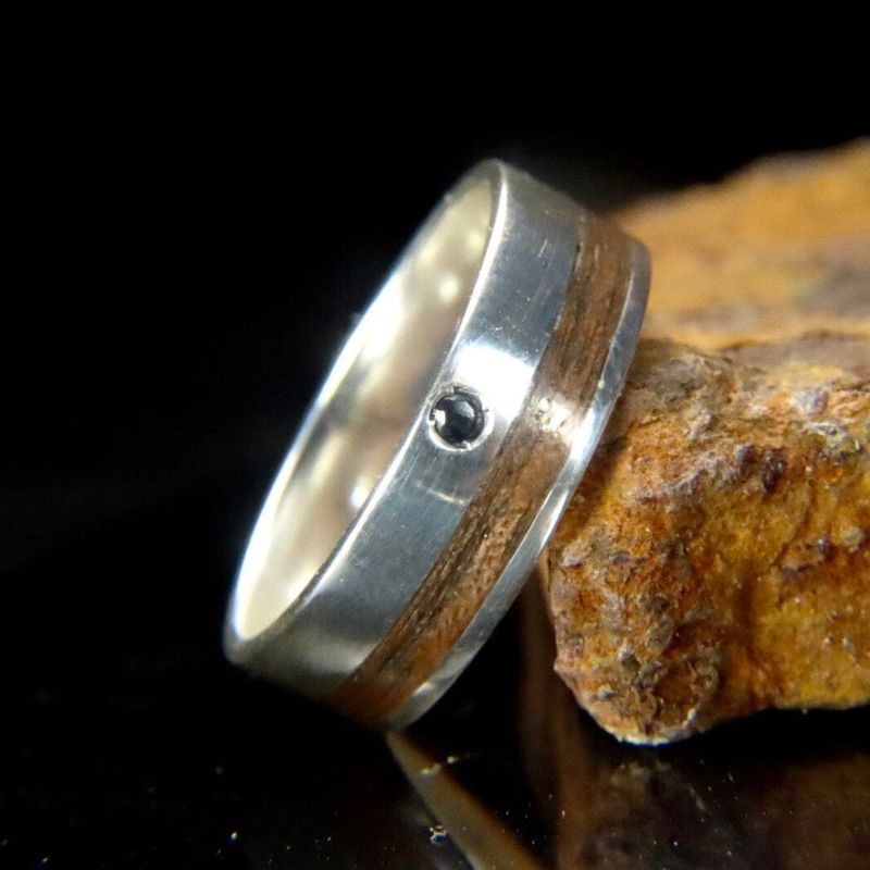 Bague en bois, argent sterling ou or 14K - 18K et saphir noir personnalisée