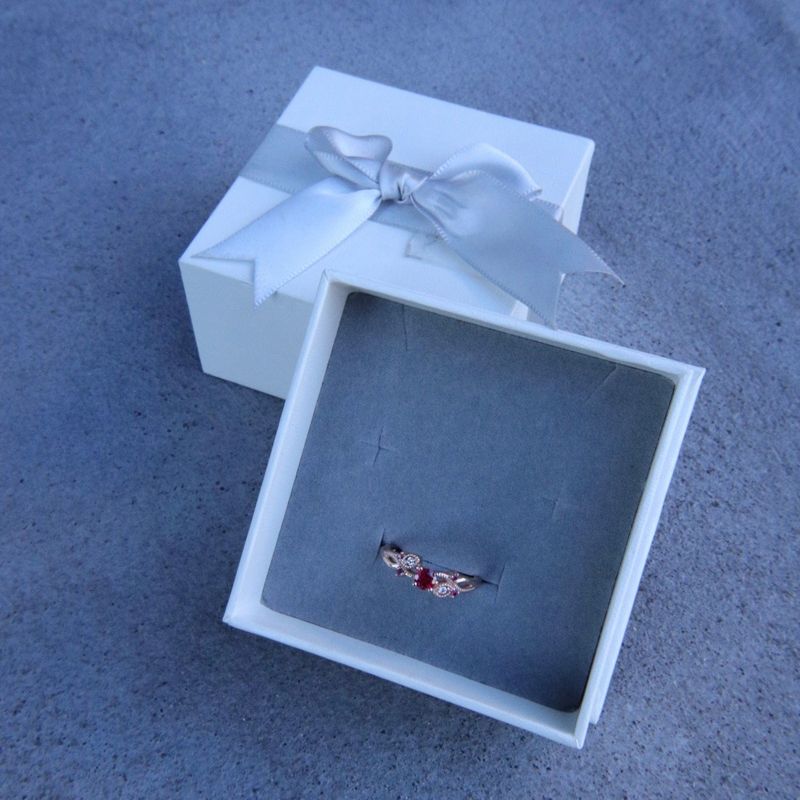 Bague Enchanteresse en or 14K, diamants et rubis