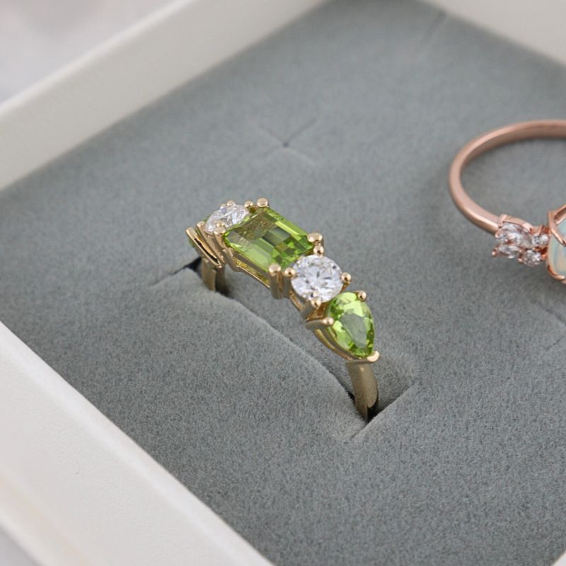 Bague en or 14K - 18K ou platine, péridots et diamants
