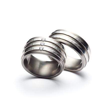 Bague en argent, titane et diamants