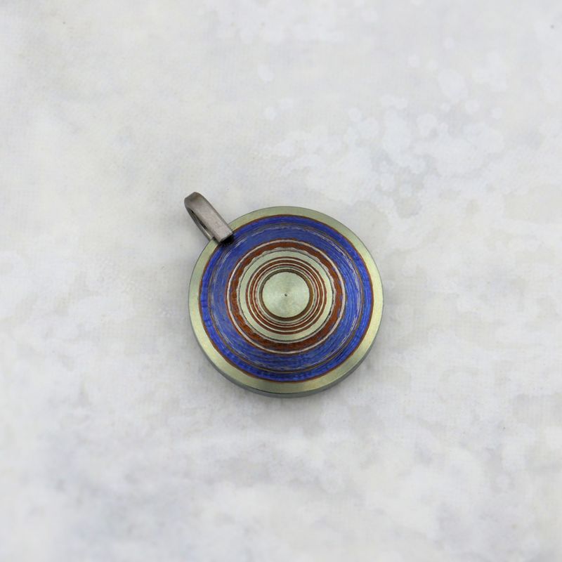 Pendentif en titane