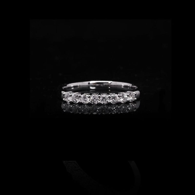 Bague semi-éternité à 8 moissanites en or 10K