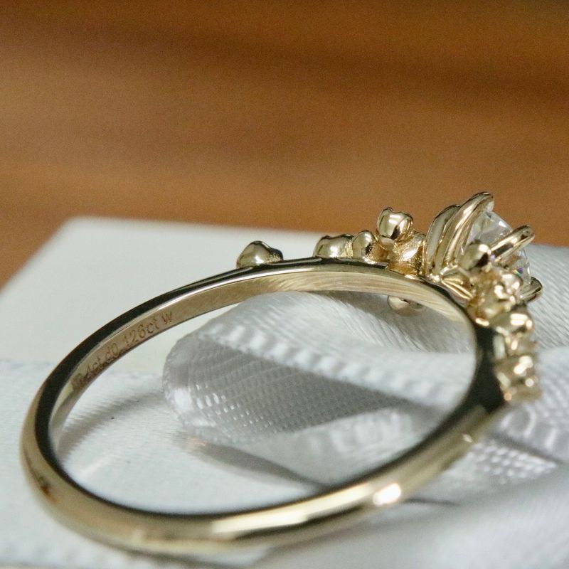 Bague solitaire Nuage en or 10K et moissanites