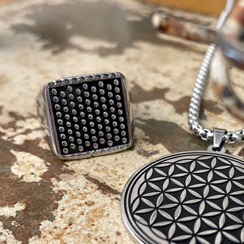 Collier Fleur de vie en acier