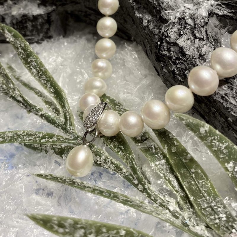 Collier de perles d'eau douce et pièce centrale en argent 925