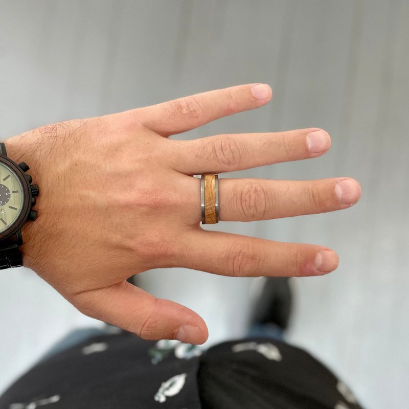 Bague en tungstène et bois de whisky