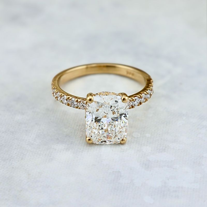 Bague solitaire Halo ct en or 14K - 18K ou platine et diamant cushion 2.5 ct