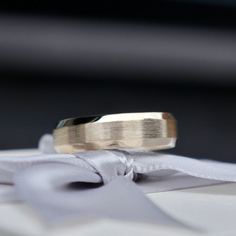 Bague Symétrie en or 10K