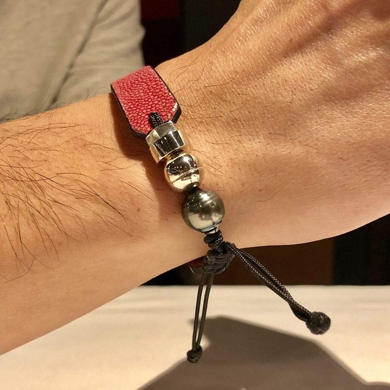 Bracelet en peau de raie, perle de Tahiti  et argent sterling