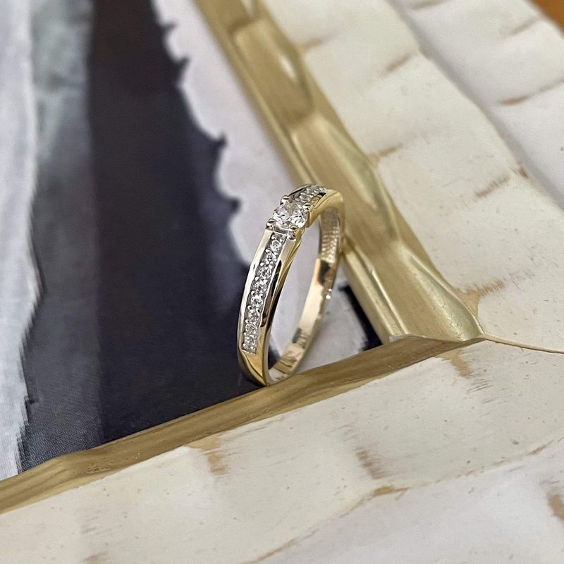 Bague Semi-éternité en or jaune ou blanc 10K