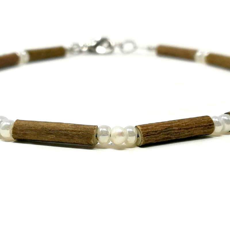 Bracelet de cheville en bois de noisetier et perles