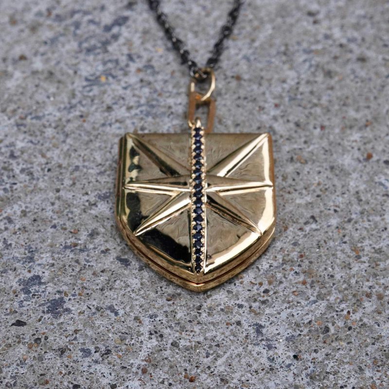 Collier Bouclier porte-photo en or 14K, argent sterling et saphirs