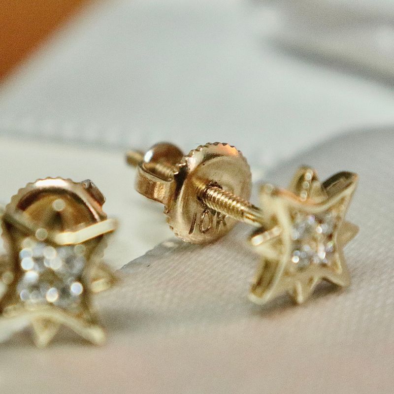 Boucles d'oreilles Étoiles du Nord en or 10K et moissanites