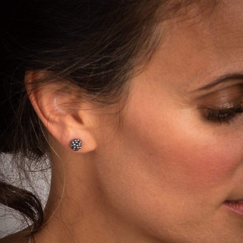 Boutons d'oreille ShikShok en argent oxydé