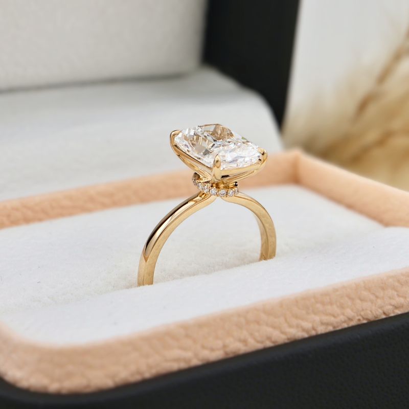 Bague Solitaire Halo Diamant Radiant 3,8 ct