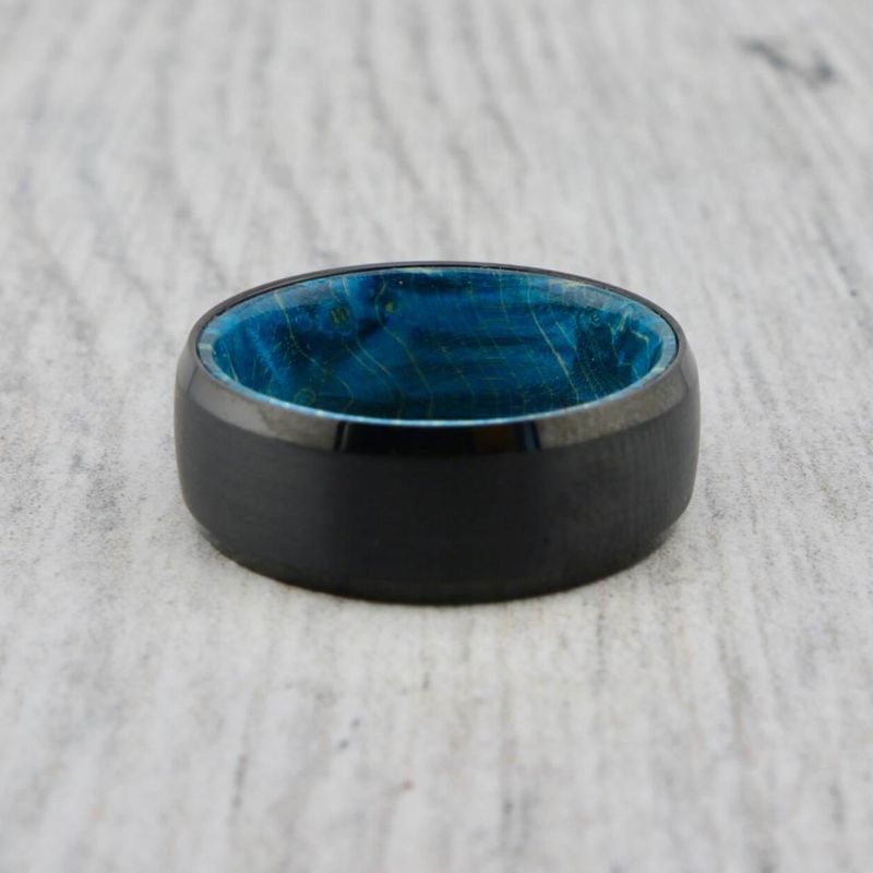 Bague en tungstène et bois d'érable infusé bleu