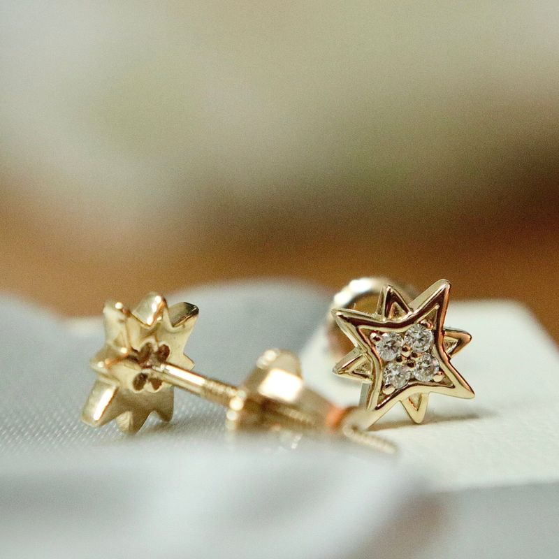 Boucles d'oreilles Étoiles du Nord en or 10K et moissanites