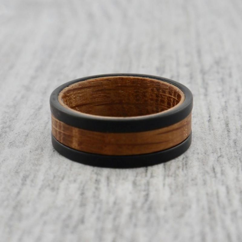 Bague en tungstène et bois de whisky