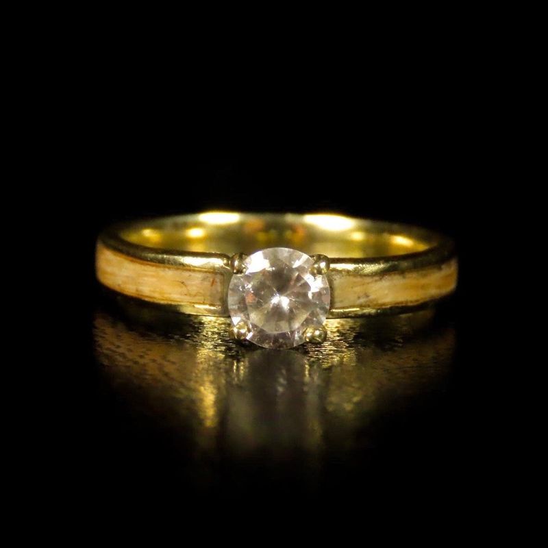 Bague Solitaire en bois, or 14K - 18K et moissanite personnalisée