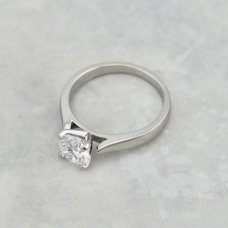 Bague solitaire Classique en platine et diamant 1,05 ct