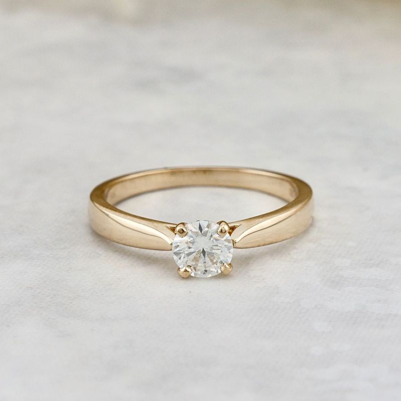 Bague solitaire Classique en or 14K -18K ou platine et diamant 0,5 ct