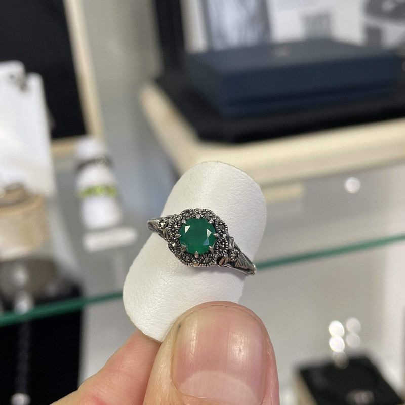 Bague avec charledony sur argent sterling