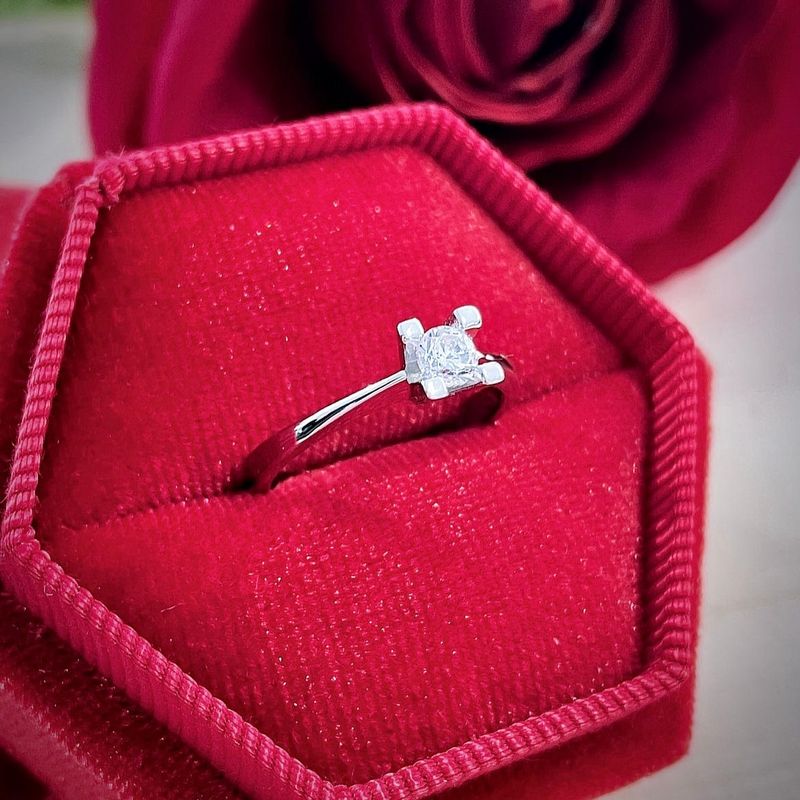 Bague Classique Solitaire en or 10K