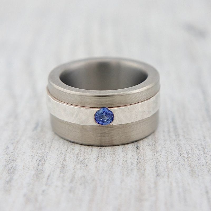 Bague Horizon en argent, titane et saphir
