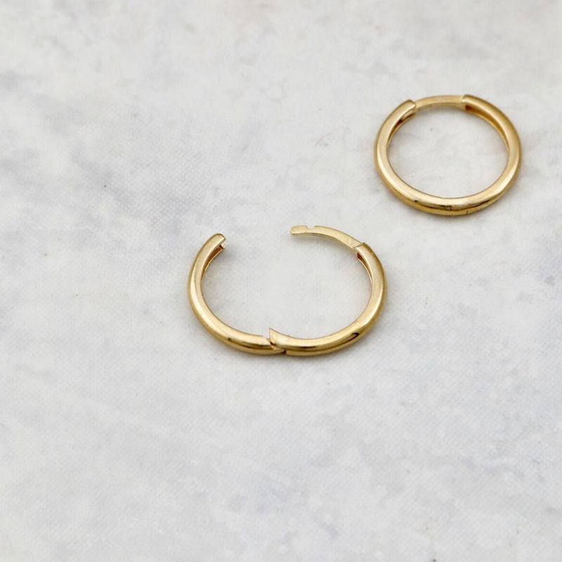 Boucles d'oreilles huggies Minimalistes en or 10K