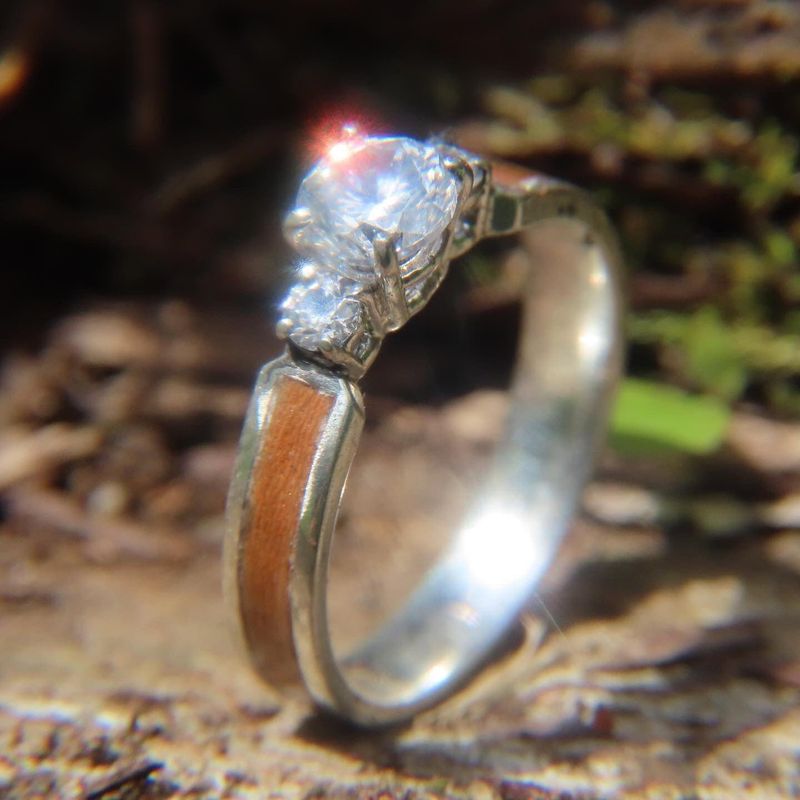 Bague Trinité en bois, or 14K - 18K et moissanite personnalisée