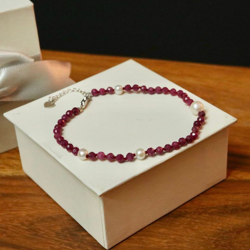 Bracelet Vibrance en perles et rubis