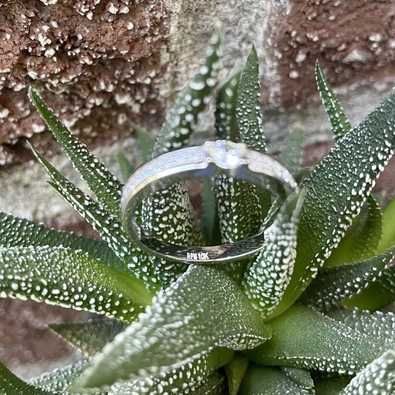 Bague Semi-éternité en or jaune ou blanc 10K