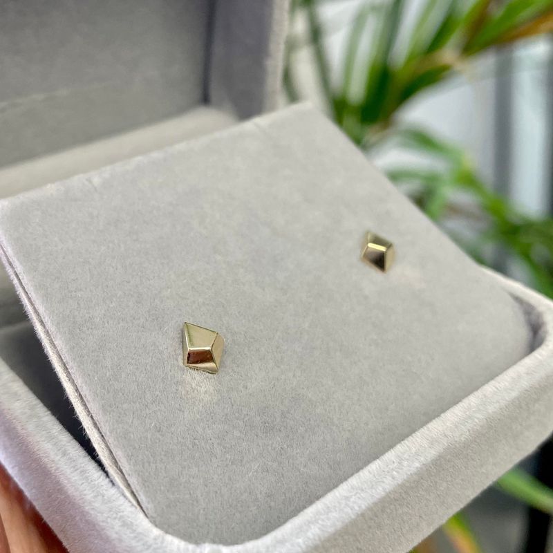 Boucles d'oreilles Pyramides en or 10K