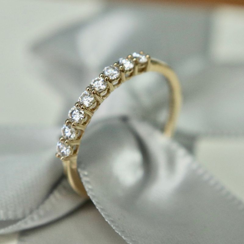 Bague semi-éternité à 8 moissanites en or 10K