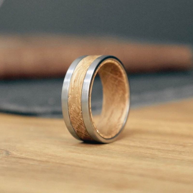 Bague en tungstène et bois de whisky