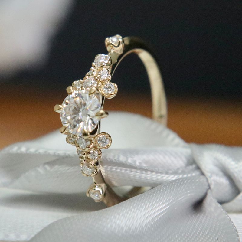 Bague solitaire Nuage en or 10K et moissanites