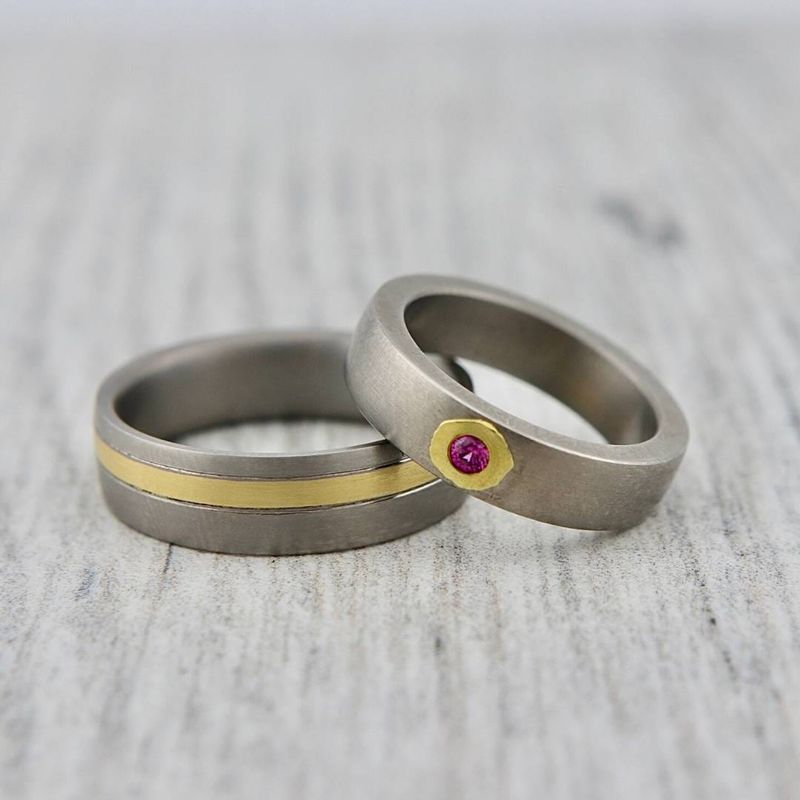 Bague en or vert 20K et titane