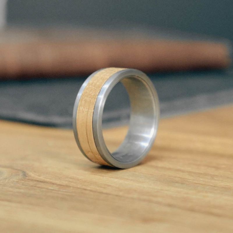Bague en tungstène et bois de whisky