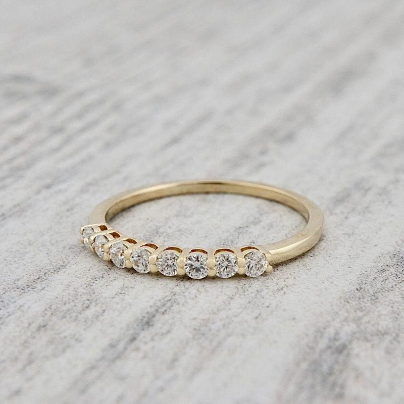 Bague semi-éternité à 8 moissanites en or 10K