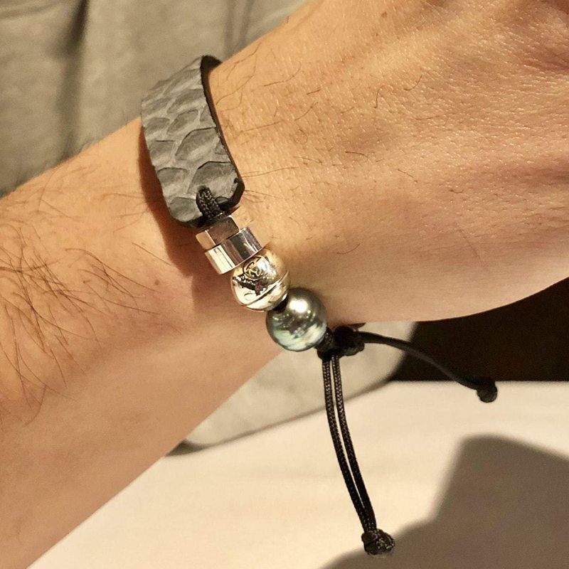 Bracelet en cuir de python, perle de Tahiti  et argent sterling