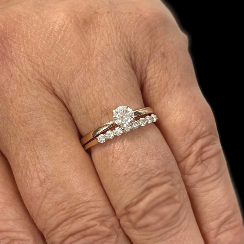 Bague semi-éternité à 8 moissanites en or 10K