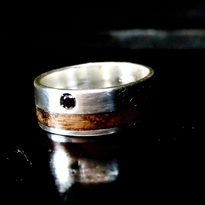 Bague en bois, argent sterling ou or 14K - 18K et saphir noir personnalisée