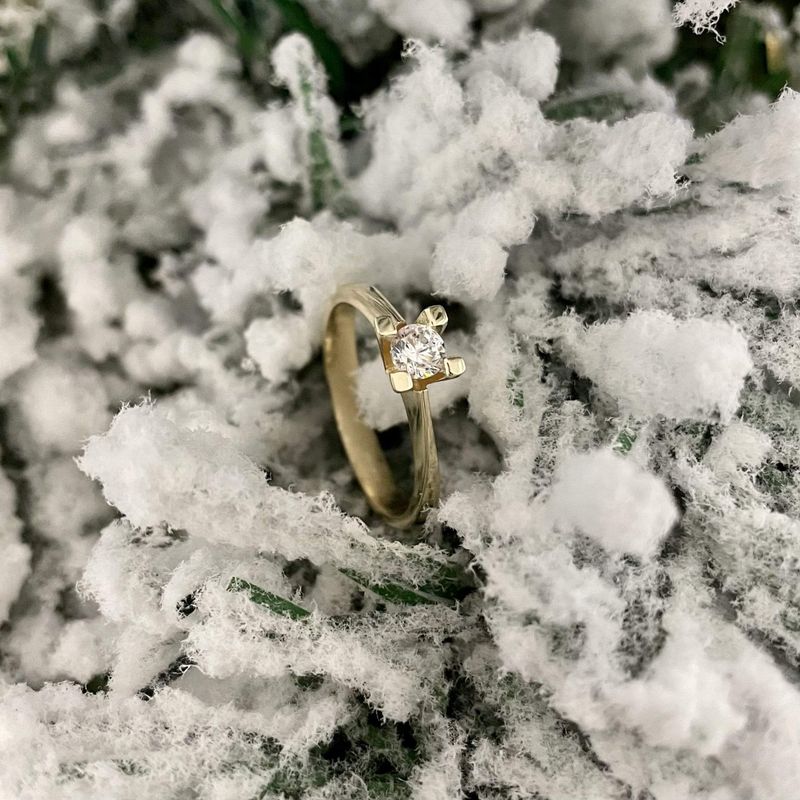 Bague Classique Solitaire en or 10K