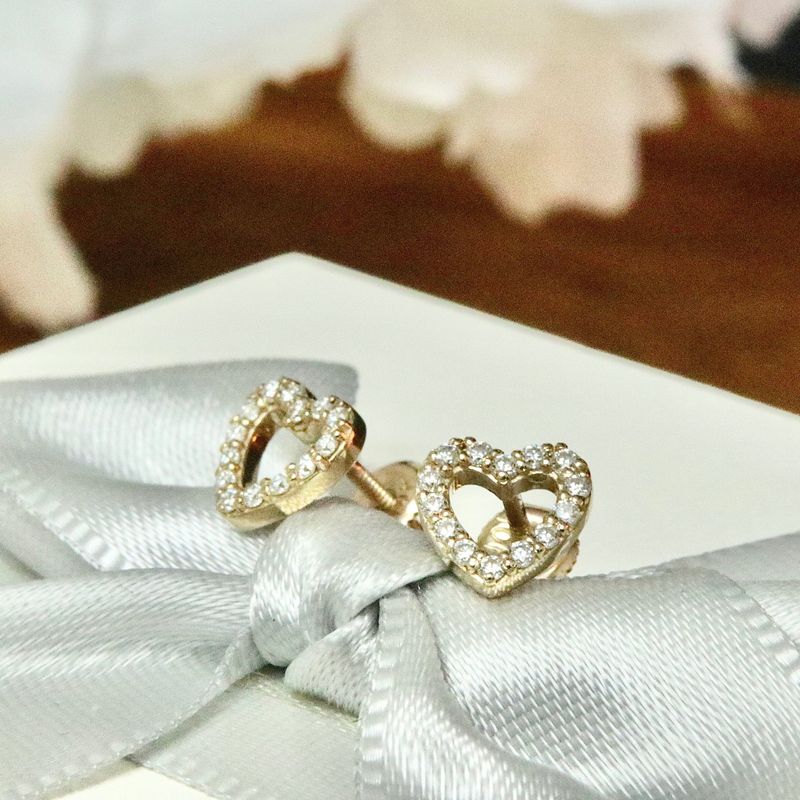 Boucles d'oreilles Coeurs en or 10K et moissanites