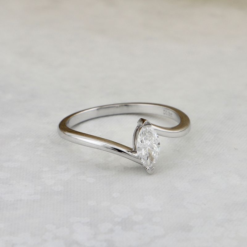 Bague Marquise en or 14K et diamant