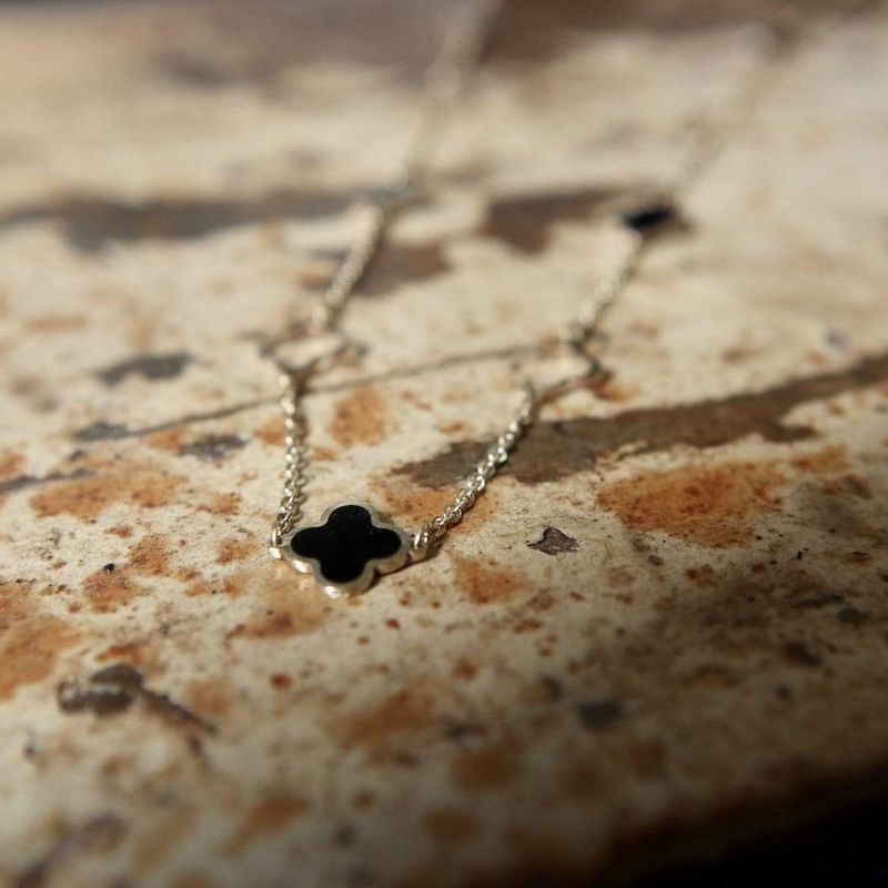 Collier Trèfles - clovers en or jaune 10K et onyx
