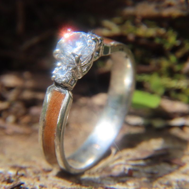 Bague Trinité en bois, or 14K - 18K et moissanite personnalisée
