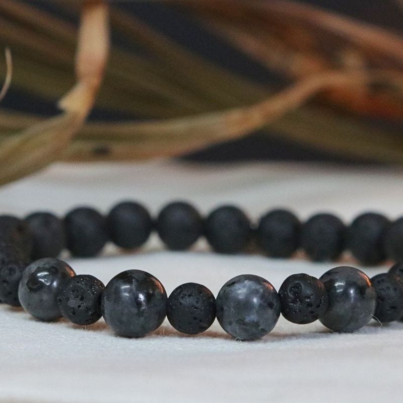Bracelet Magmatique en labradorite et pierre de lave