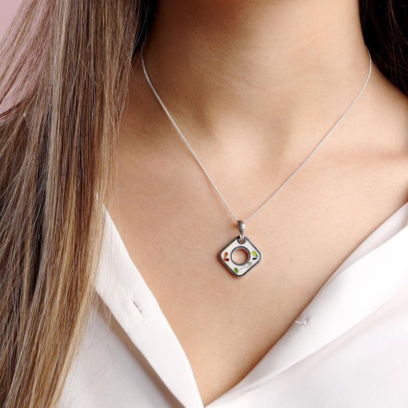 Collier d'émail, argent fin et or 24K